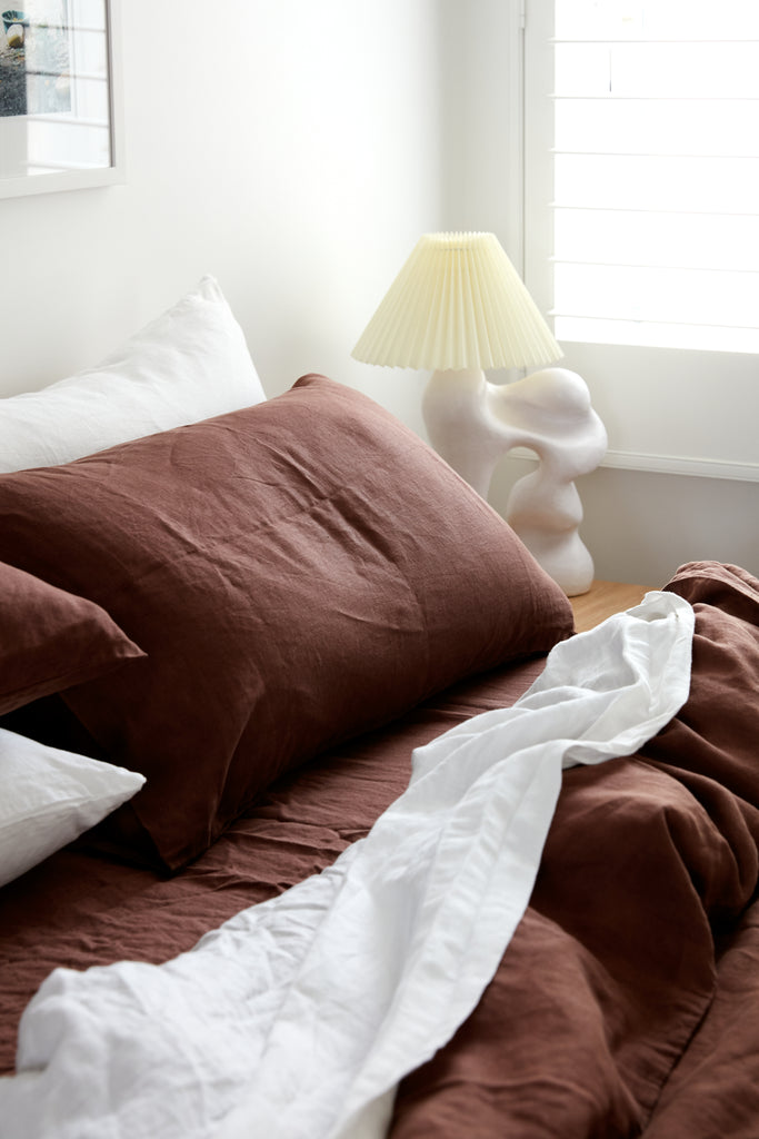 Beat the Chill. Why linen sheets work in winter